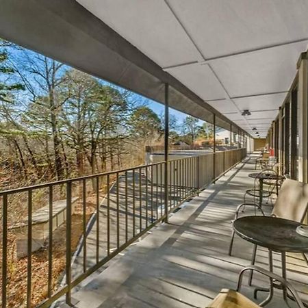 Stonegate Lodge King Bed Wifi 50 In Roku Tv Salt Water Pool Room # 101 Eureka Springs Kültér fotó